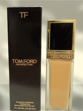 Tom Ford Foundation in a Natural.
